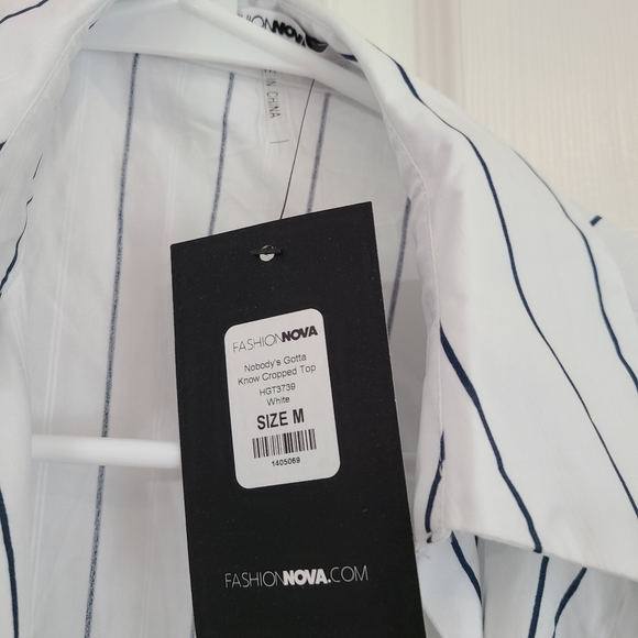 Crop top with bow. Never been worn brand new - Picture 3 of 3